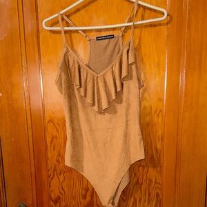 Harlowe & Graham Tan Ruffled  Bodysuit Sz M